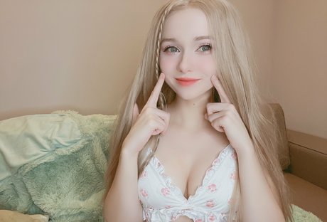 Naakte gelekte OnlyFans-foto van Rachel Blossom