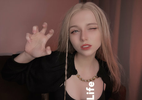 Naakte gelekte OnlyFans-foto van Rachel Blossom