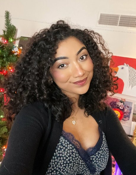 Naakte gelekte OnlyFans-foto van Krystalogy