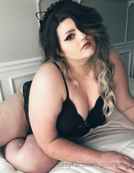 Naakte gelekte OnlyFans-foto van Thoraafree