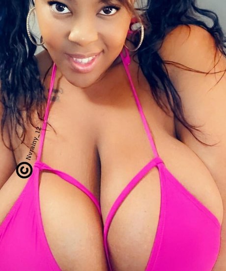 Naakte gelekte OnlyFans-foto van Nvrainy21