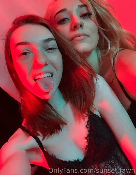 Naakte gelekte OnlyFans-foto van Sunsetfawn