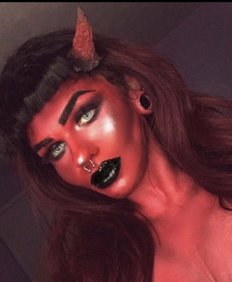Naakte gelekte OnlyFans-foto van Bloodrain