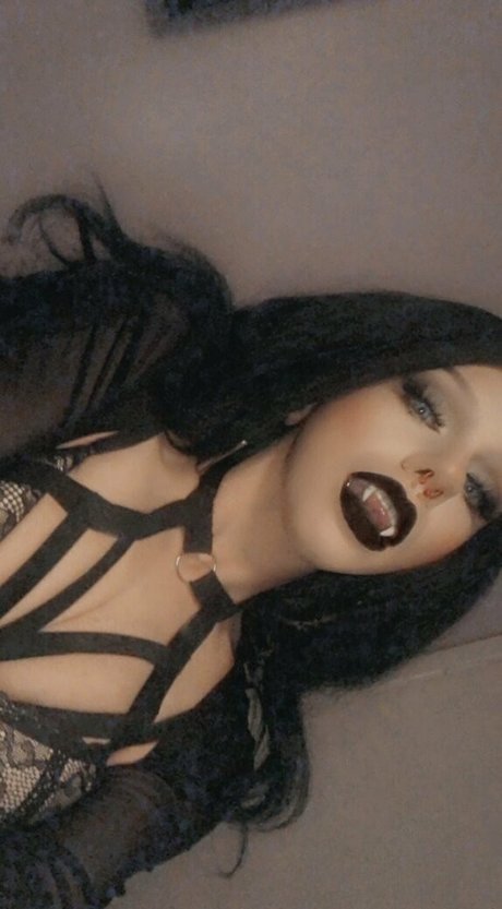 Naakte gelekte OnlyFans-foto van Bloodrain