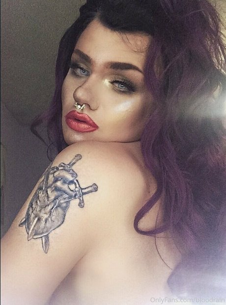 Naakte gelekte OnlyFans-foto van Bloodrain