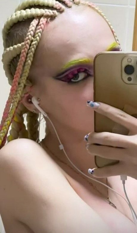 Naakte gelekte OnlyFans-foto van Romanowwa