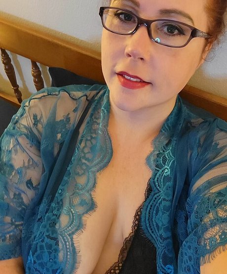 Naakte gelekte OnlyFans-foto van Ave Stone