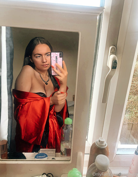 Naakte gelekte OnlyFans-foto van Cezel