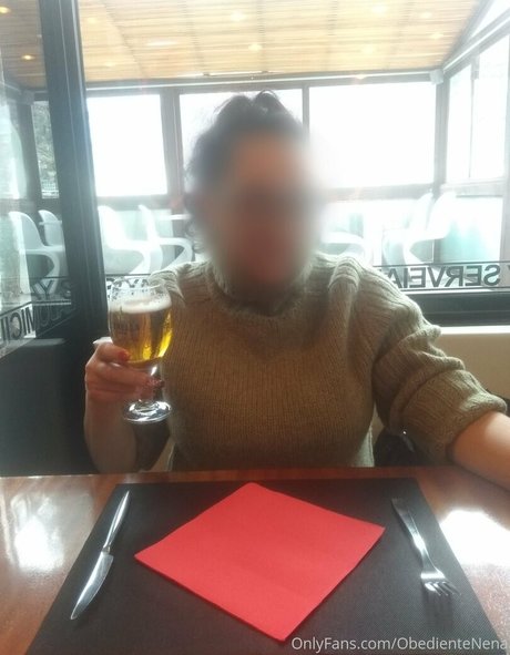 Naakte gelekte OnlyFans-foto van Obedientenena
