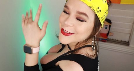 Naakte gelekte OnlyFans-foto van Thiessita