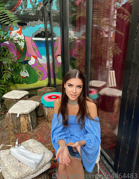 Naakte gelekte OnlyFans-foto van Vikaua