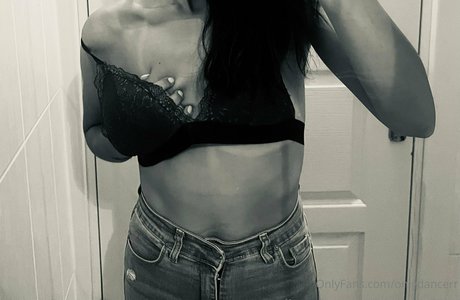 Naakte gelekte OnlyFans-foto van Onlydancerr