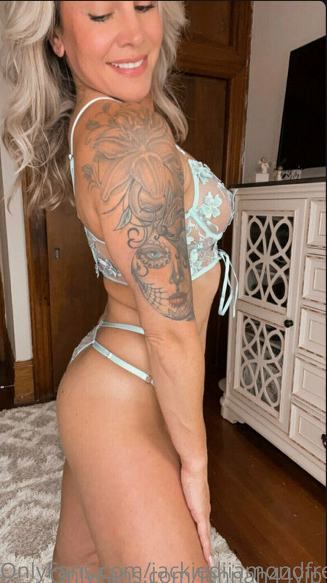 Naakte gelekte OnlyFans-foto van Jackiediiamondfree