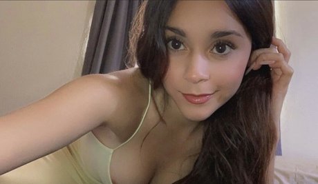 Naakte gelekte OnlyFans-foto van Cherrybombbs