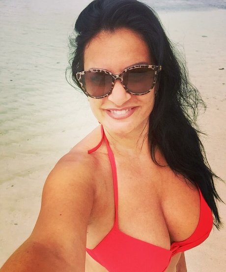 Naakte gelekte OnlyFans-foto van Angela Cavagna