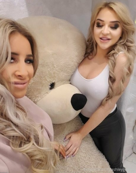 Naakte gelekte OnlyFans-foto van Ashleygoldca