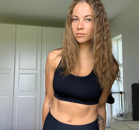 Naakte gelekte OnlyFans-foto van Melina Sophie