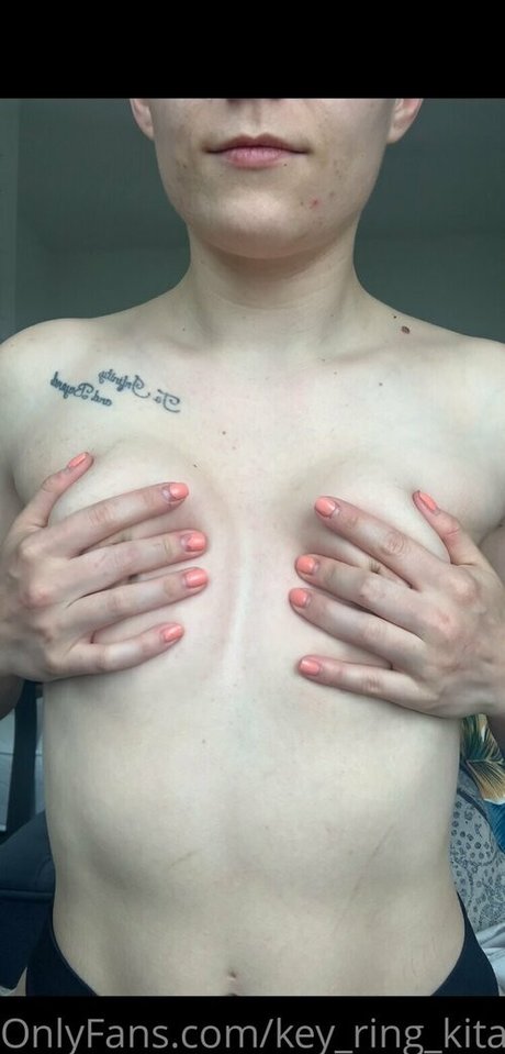 Naakte gelekte OnlyFans-foto van Keyringkitafree