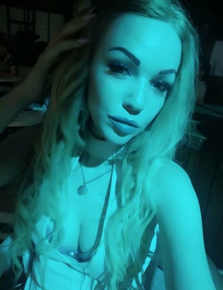 Naakte gelekte OnlyFans-foto van Carolinebright