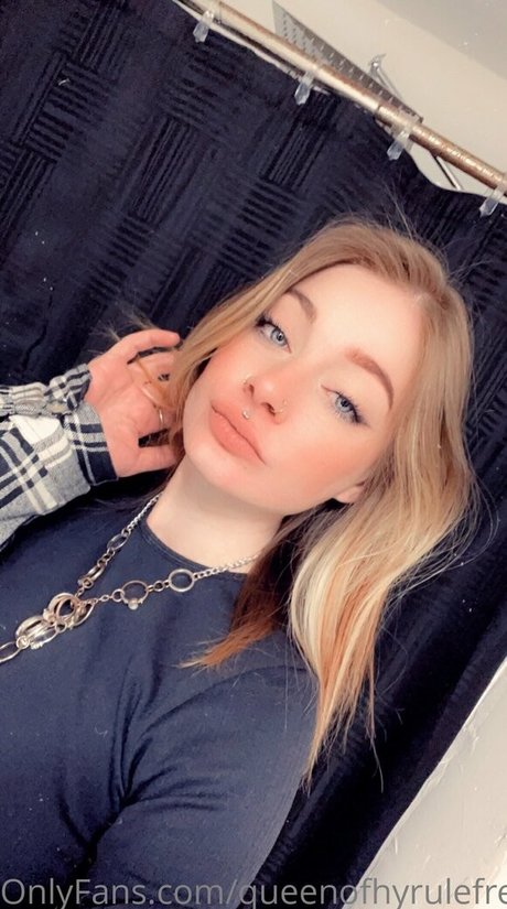 Naakte gelekte OnlyFans-foto van Queenofhyrulefree
