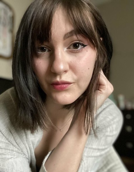 Naakte gelekte OnlyFans-foto van Minaluna