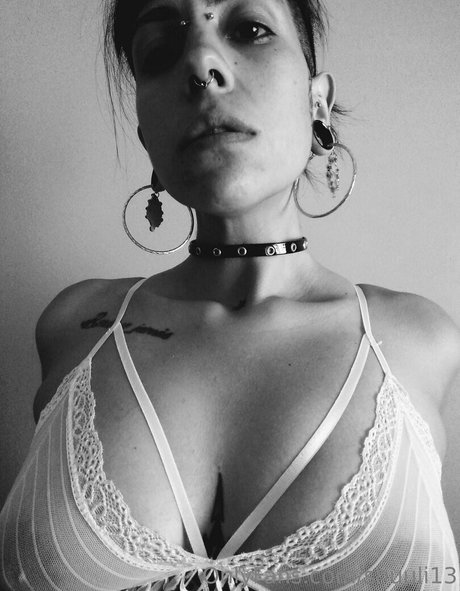Naakte gelekte OnlyFans-foto van Shuuli13