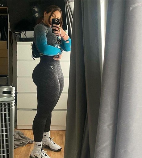Naakte gelekte OnlyFans-foto van Caroline Hobday