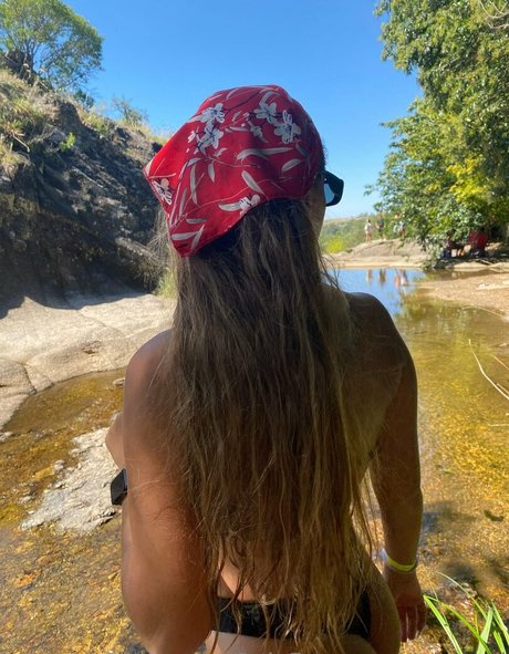 Naakte gelekte OnlyFans-foto van Lolaaaai