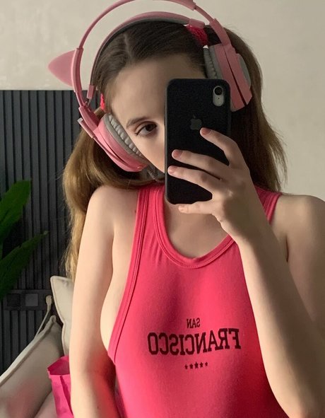 Naakte gelekte OnlyFans-foto van Anny Walker