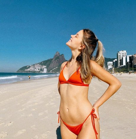 Naakte gelekte OnlyFans-foto van Nicole Dutr