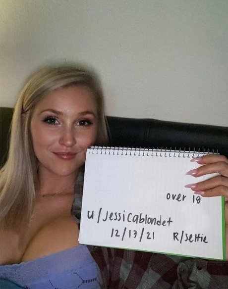 Naakte gelekte OnlyFans-foto van Jessica Blondet