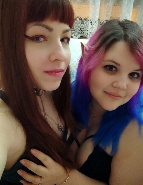 Naakte gelekte OnlyFans-foto van Nihilistbabe