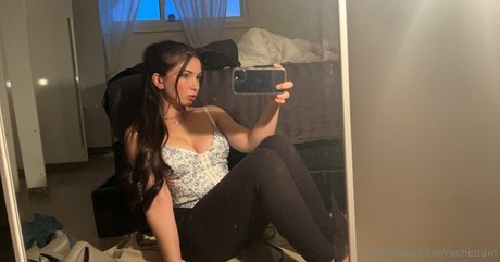 Naakte gelekte OnlyFans-foto van Rachelrain