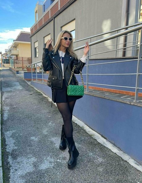 Naakte gelekte OnlyFans-foto van Merrybabyy