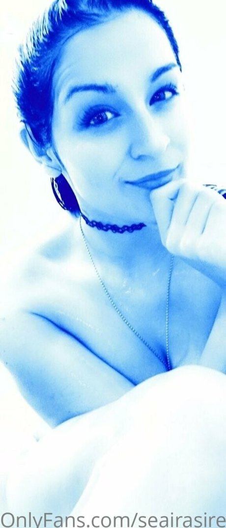 Naakte gelekte OnlyFans-foto van Seairasiren