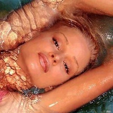 Naakte gelekte OnlyFans-foto van Michelle Hunziker