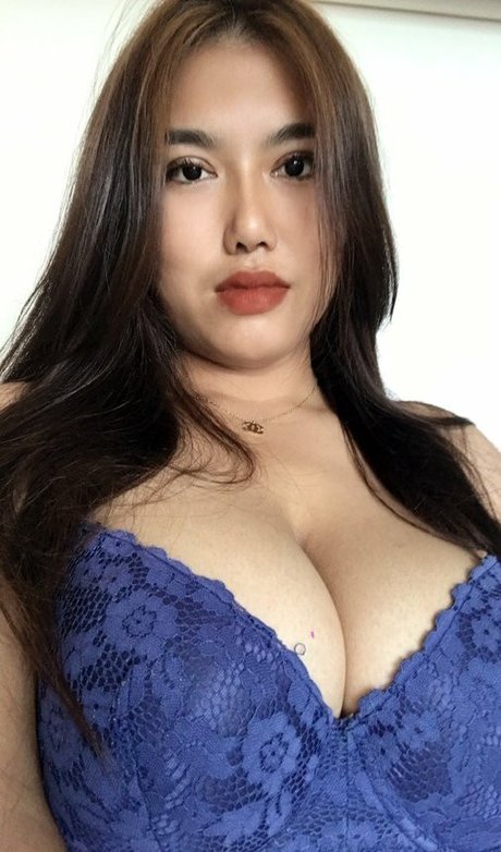 Naakte gelekte OnlyFans-foto van Thanaporn