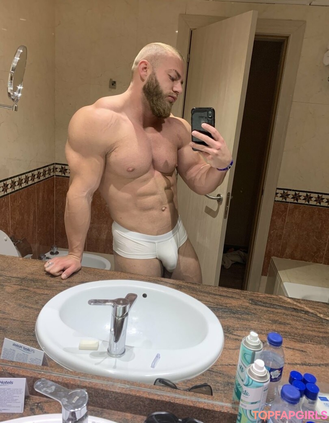 Naakte gelekte OnlyFans-foto van Drewalexander #20 Naakte gelekte OnlyFans-foto van Drewalexander #20