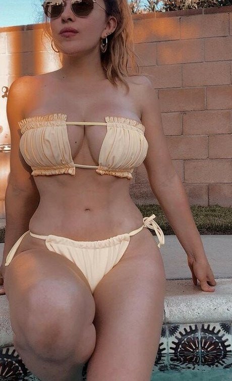 Naakte gelekte OnlyFans-foto van Marydia Marquez