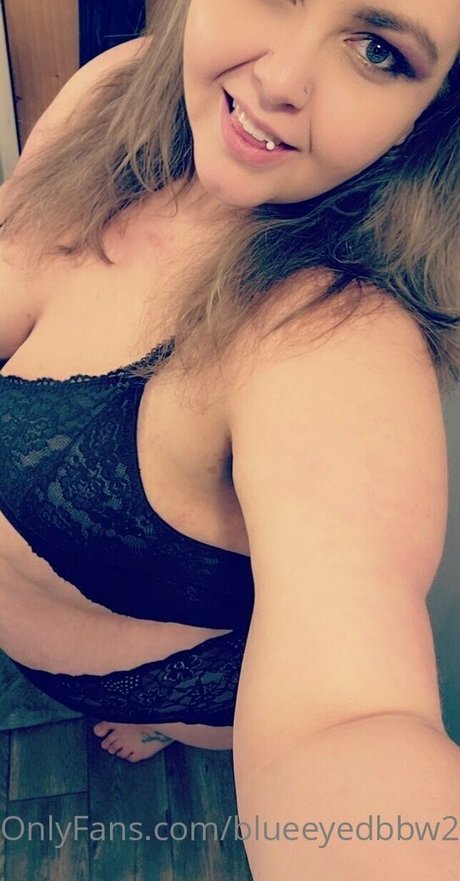 Naakte gelekte OnlyFans-foto van Blueeyedbbw253