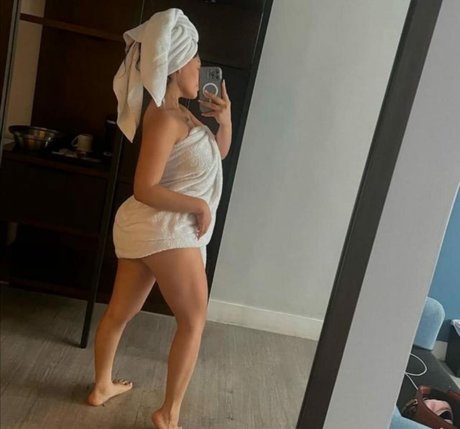 Naakte gelekte OnlyFans-foto van Branisis Colina