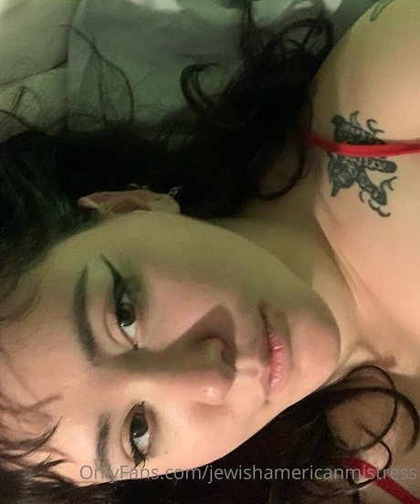 Naakte gelekte OnlyFans-foto van Jewishamericanmistress