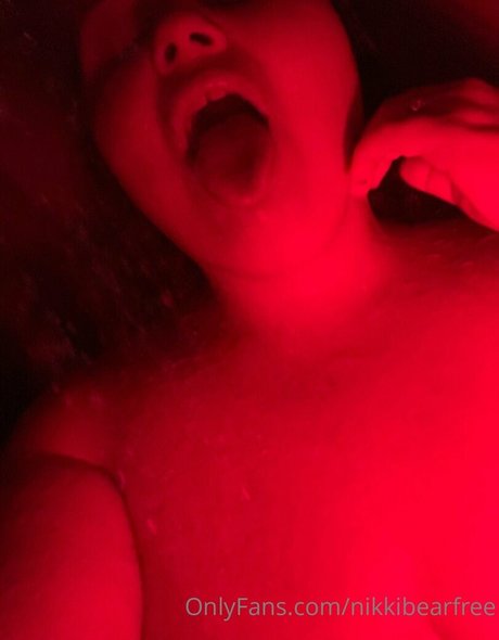 Naakte gelekte OnlyFans-foto van Nikkibearfree