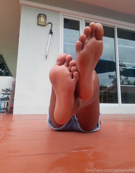 Naakte gelekte OnlyFans-foto van Petitekate9