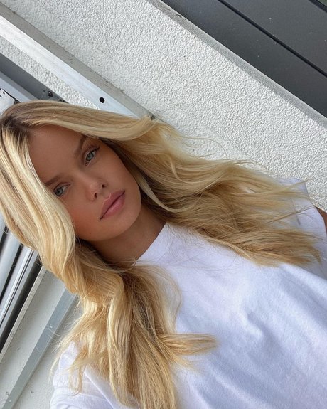 Naakte gelekte OnlyFans-foto van Frida Aasen