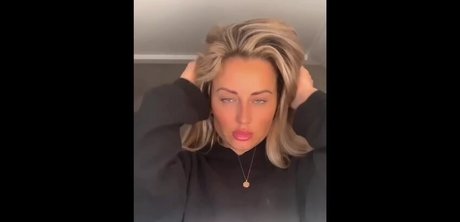 Naakte gelekte OnlyFans-foto van Lana Parker