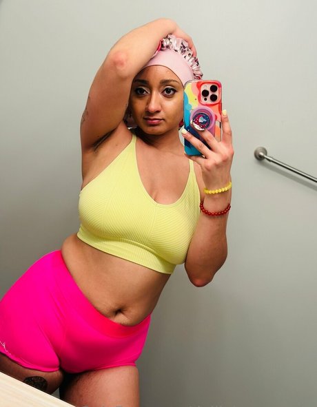 Naakte gelekte OnlyFans-foto van Delilahmoonxtra
