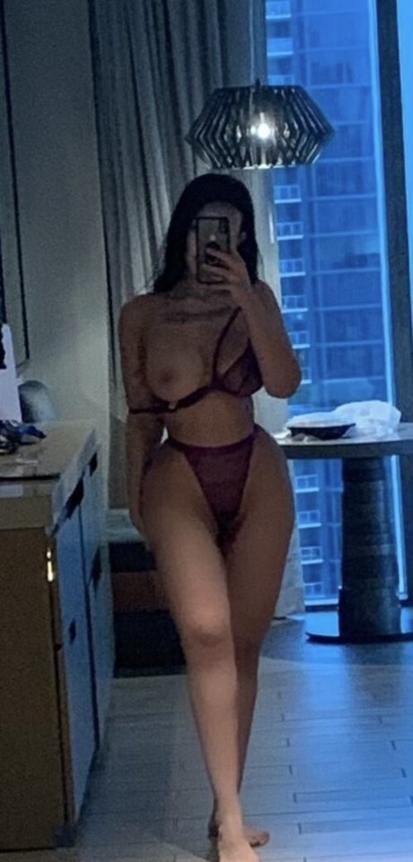 Naakte gelekte OnlyFans-foto van Nudza