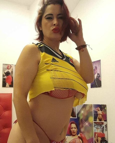 Naakte gelekte OnlyFans-foto van Evellina