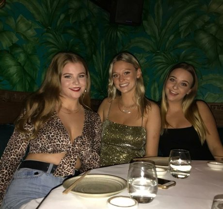 Naakte gelekte OnlyFans-foto van Poppyy Hopson